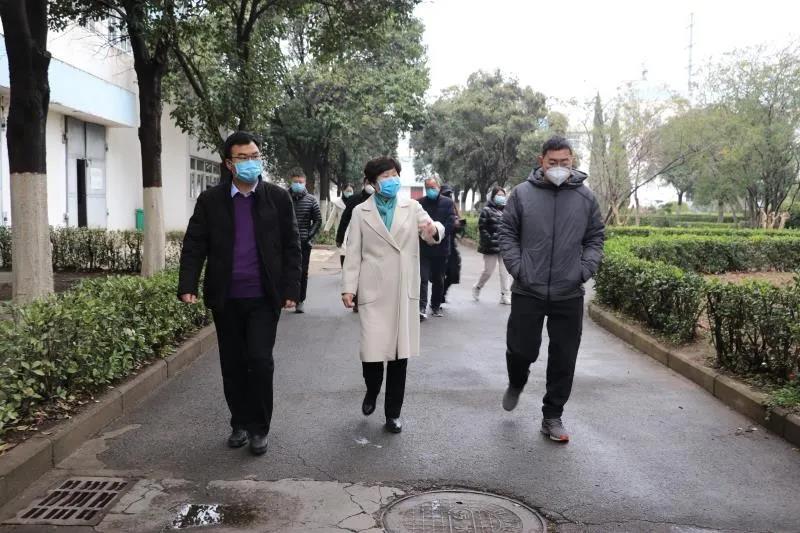 市,人大常委會(huì),副主任,、,總工會(huì),主席,2月, . 市人大常委會(huì)副主任、總工會(huì)主席韓迎春到公司調(diào)研慰問