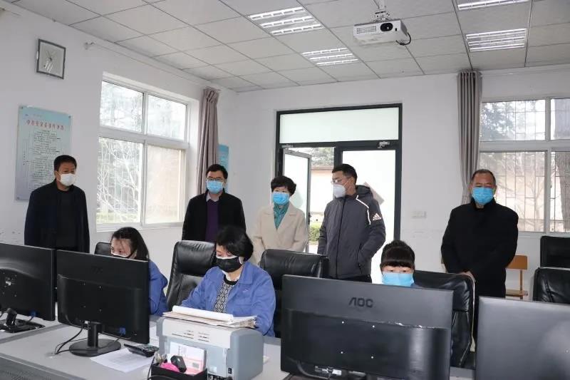 市,人大常委會(huì),副主任,、,總工會(huì),主席,2月, . 市人大常委會(huì)副主任、總工會(huì)主席韓迎春到公司調(diào)研慰問