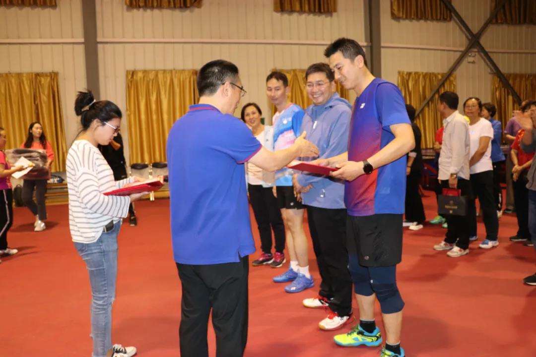 以,球,會(huì)友,全民健身,共建,和諧,—,市,國資, . 以球會(huì)友 全民健身 共建和諧 ——市國資國企系統(tǒng)羽毛球比賽在集團(tuán)舉行